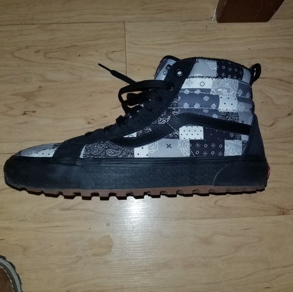 Size 10.5 vanguard custom vans blk with bandana paisley prints blk& gray mte#2 - Picture 3 of 7